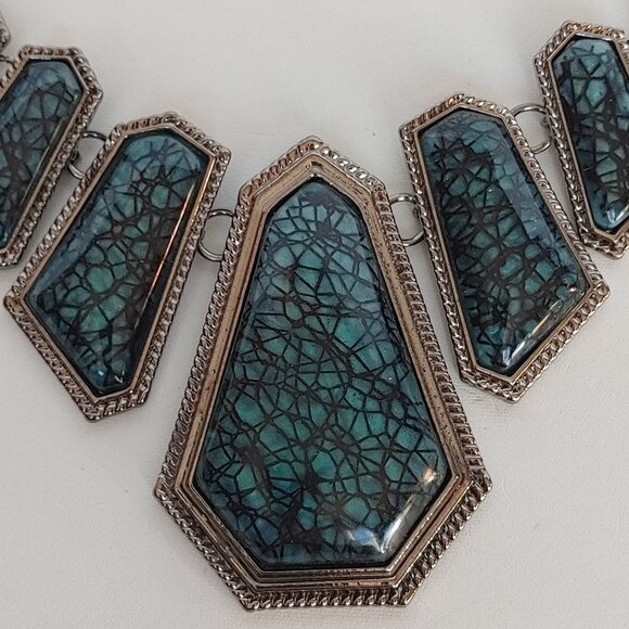 Beautiful Faux Turquoise Lace Statement Necklace Black Tone Chain - Picture 1 of 6